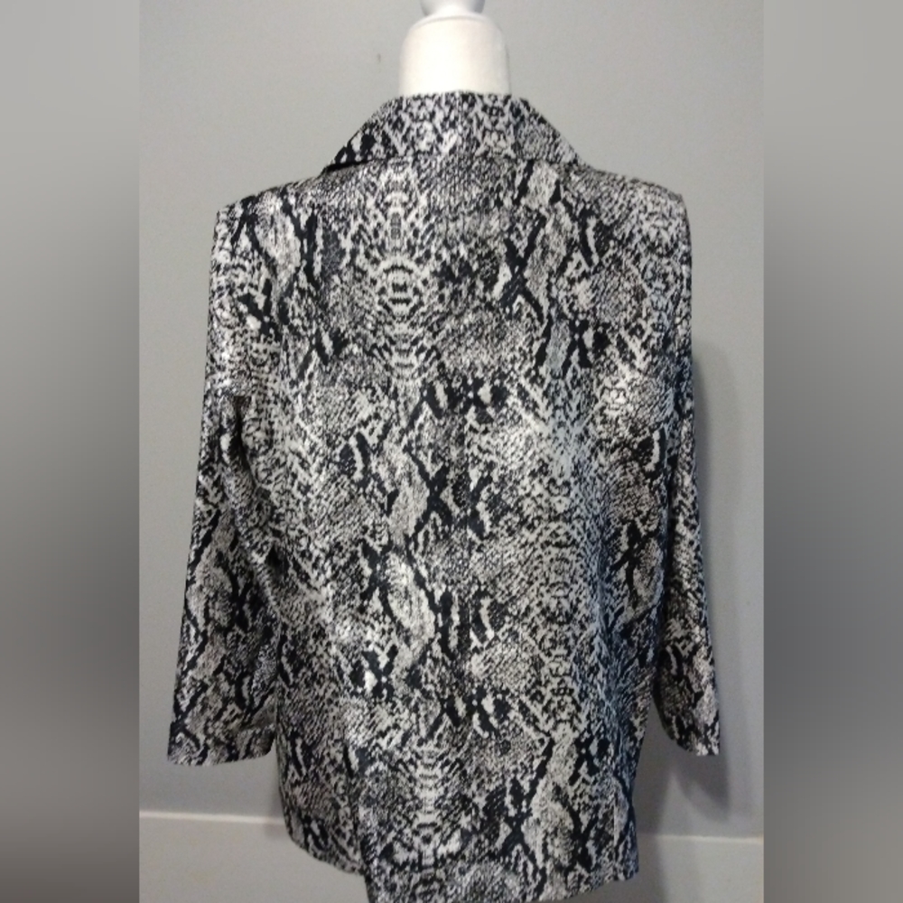 Vintage lightweight coat/jacket w/ snakeskin pattern. Size 16W. - Picture 2 of 6